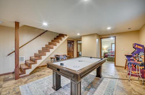 McArthur House | Private Hot Tub & Games Galore! Hamden Family Home