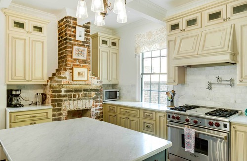 Metropolitan Apartment | Private Hot Tub: Historic Savannah Home