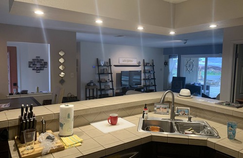 Benbrook House | PRIVATE Hot Tub includes Basics FortWorth TCU Stockyards Rodeo Dickys Arena Golf