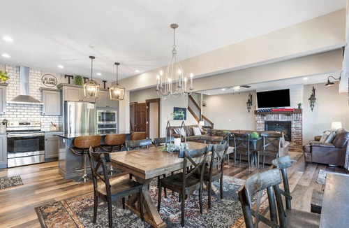 Table Rock House | Private Hot Tub-Indr/Outdr Comty Pools-Lake Views