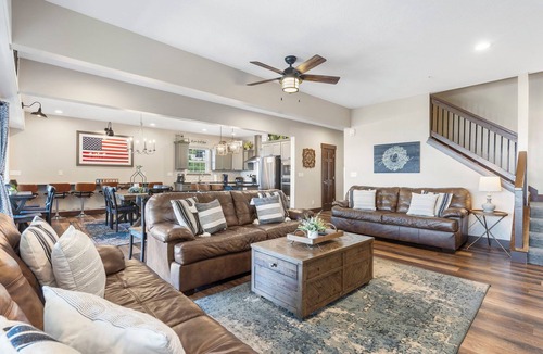 Table Rock House | Private Hot Tub-Indr/Outdr Comty Pools-Lake Views