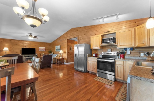 Branson Cabin | Private Hot Tub! Kayaks. Serene Lakefront. Pool.