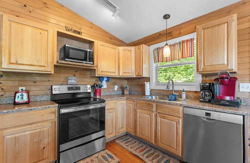Branson Cabin | Private Hot Tub! Kayaks. Serene Lakefront. Pool.