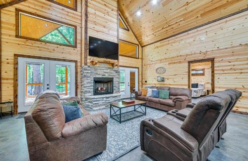 Broken Bow House | Private Hot Tub: Luxe Cabin in Broken Bow!