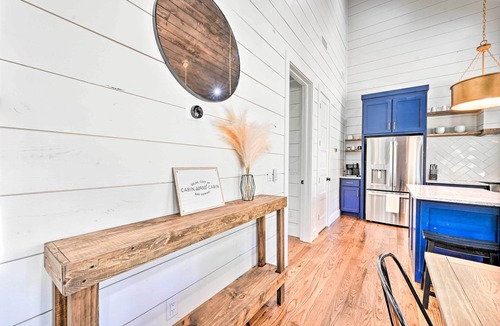 Hochatown Cabin | Private Hot Tub, Outdoor Fireplace: Broken Bow Gem