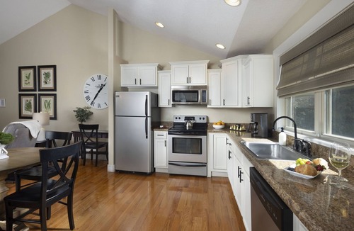 Skyland Cottage | Private Hot Tub, Quiet Setting, Spotlessly Clean Cottage