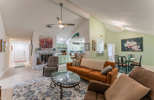 South Arlington House | Private Hot Tub, Stone Floors, Tall Fenced Yard, Fire Pit, & BBQ Grill
