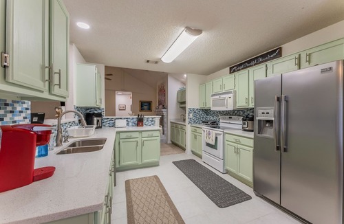 South Arlington House | Private Hot Tub, Stone Floors, Tall Fenced Yard, Fire Pit, & BBQ Grill