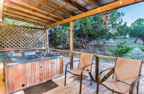 Fredericksburg Cabin | Private Hot Tub - Fireplace - Wildlife - 4 Min. to Downtown