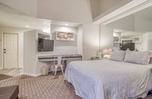 Century West Hotel | Private, Hotel Style Suite in Bend. River Ridge 603B