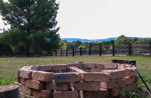 Robin Hill House | Private House - Pool, Games and Fire Pit Bathurst