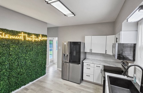 Caseyville House | Private House - Sleeps 8 - 13 Min to Downtown STL