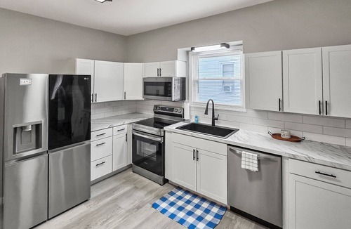 Caseyville House | Private House - Sleeps 8 - 13 Min to Downtown STL