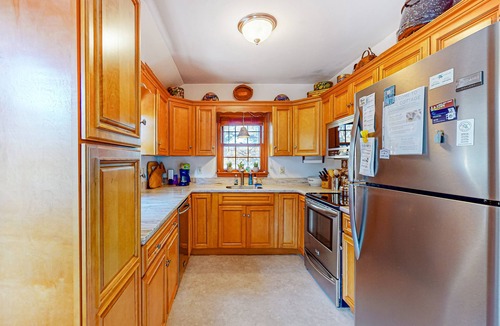 North Truro House | Private house steps to beach with deck, W/D, games, & AC