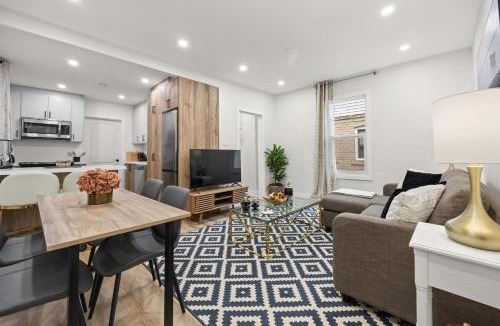 Woodbine Heights Apartment | Private House with parking & steps to subway