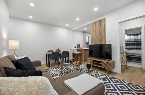 Woodbine Heights Apartment | Private House with parking & steps to subway