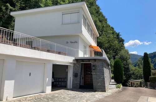 Caslano Villa | Private house with Pool 150m from the Lake.