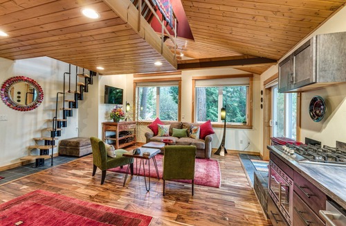 Bellingham House | Private Interurban Trail Access-Chuckanut-Fairhaven-Larrabee-Bow Edison