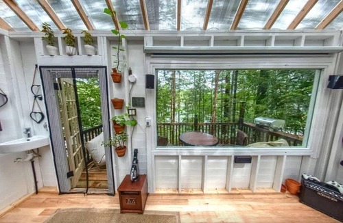 Brantingham House | Private Island, 5 Homes, 2 HotTub, Boat -Sleeps 17