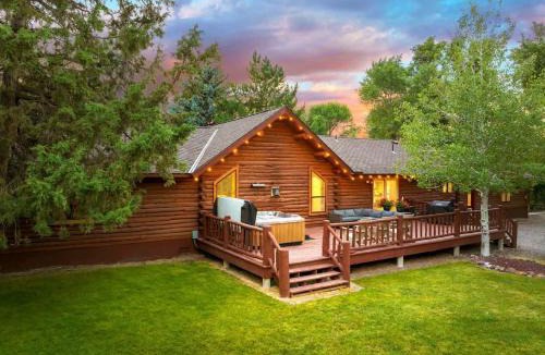 Rigby House | Private Island Fire Pit & Arcade