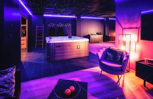 Cognac House | Private Jacuzzi high-end home