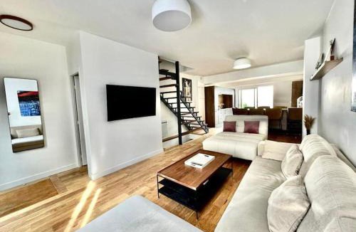 Saint-Denis Villa | Private Jacuzzi House, Free parking, 45 min from La Défense Arena