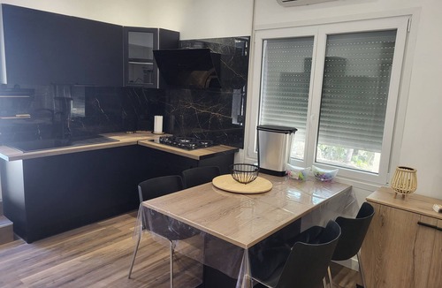 Les Amarats Apartment | Private Jacuzzi with garden (ideal for couples & families)