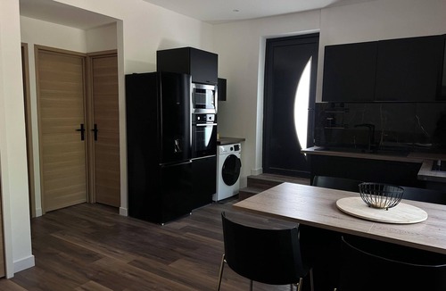 Les Amarats Apartment | Private Jacuzzi with garden (ideal for couples & families)