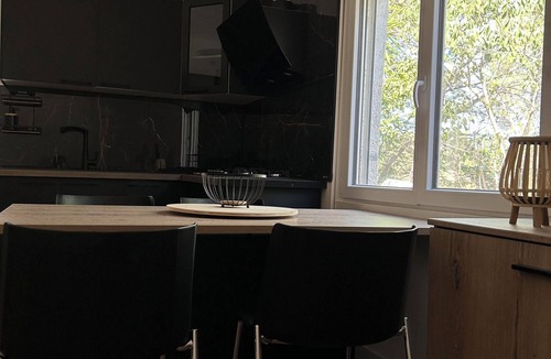 Les Amarats Apartment | Private Jacuzzi with garden (ideal for couples & families)