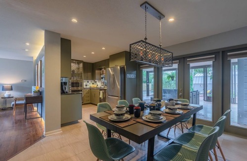 Shearer Hills - Ridgeview House | Private Jetted POOL, Firepit & BBQ in a Stunning House By Airport