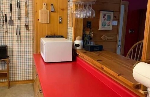 Novar Cottage | Private kid-friendly lakefront cottage with a beach. Perfect for families!