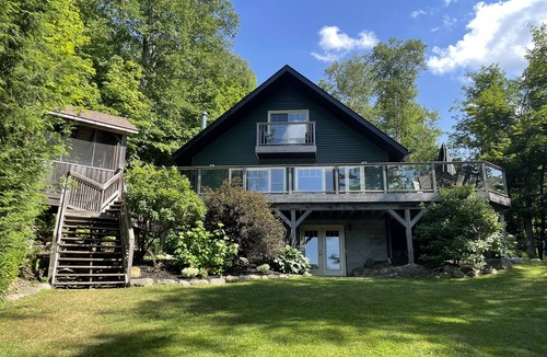 Novar Cottage | Private kid-friendly lakefront cottage with a beach. Perfect for families!