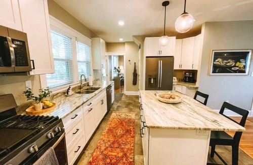 Kilmarnock House | Private Kilmarnock Home: Walk to Dining + Minutes to Wedding Venues & Wineries