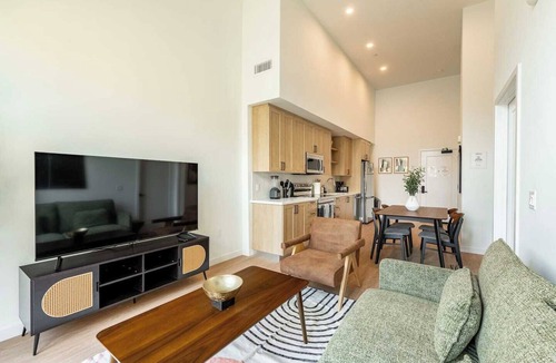 San Bernardino County Apartment | Private King 1B1B Oasis｜Pool & Spa Amenities