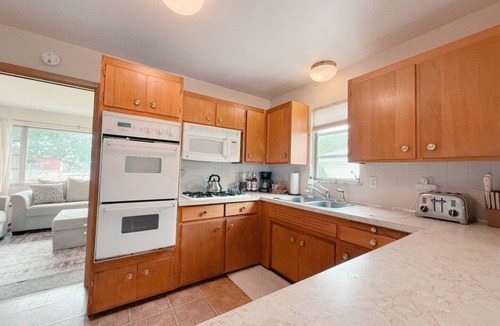 Willowick House | Private King Room in Shared Home Near Downtown