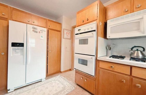 Willowick House | Private King Room in Shared Home Near Downtown