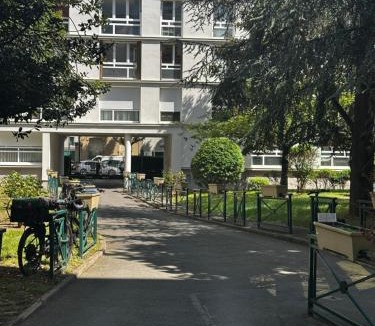 Villejuif House | Private King size BedRoom in a shared apartment 5 min from Metro 7 Paris Orly