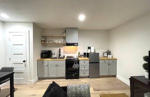 Spicewood At Bullcreek House | Private King Studio | Near Domain & Apple