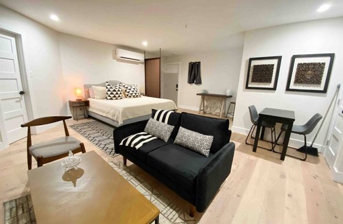 Spicewood At Bullcreek House | Private King Studio | Near Domain & Apple