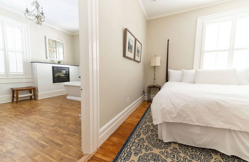Edenton Bed & Breakfast | Private King Suite with Soaking Tub Downtown historic Edenton Bed & Breakfast