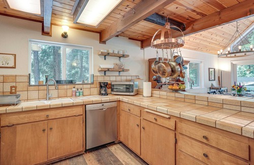 Glencoe House | Private Lake Access: Pet-Friendly Home in Arnold!