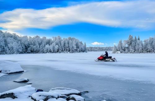 Machar House | Private Lake Cottage!