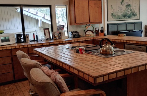 Loomis House | Private Lake, Farm Stay, 100 acres Granite Bay