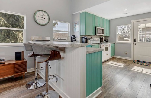 Nashport Cottage | Private lake front cottage with Boat dock