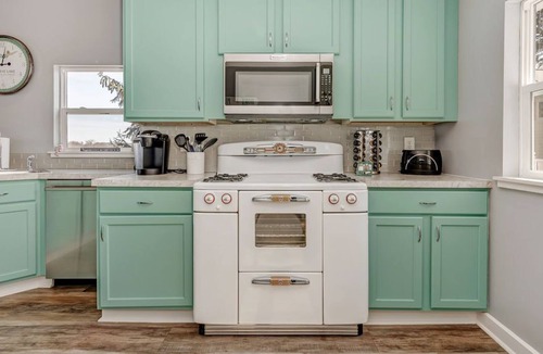 Nashport Cottage | Private lake front cottage with Boat dock