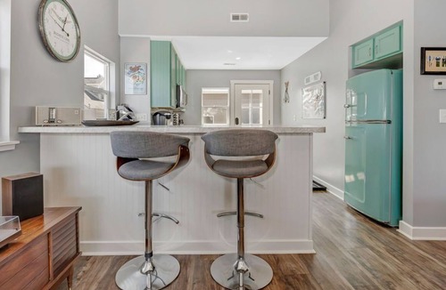 Nashport Cottage | Private lake front cottage with Boat dock