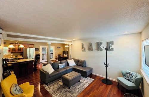 Glencoe House | Private Lake Hot Tub BBQ AC GEN Modern Comforts!