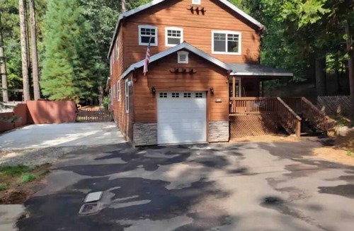 Glencoe House | Private Lake Hot Tub BBQ AC GEN Modern Comforts!