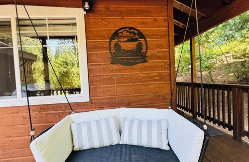 Glencoe House | Private Lake Hot Tub BBQ AC GEN Modern Comforts!