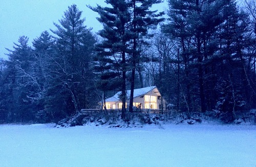 Hartford House | Private Lake House, Firepit & Amazing Sunset Views